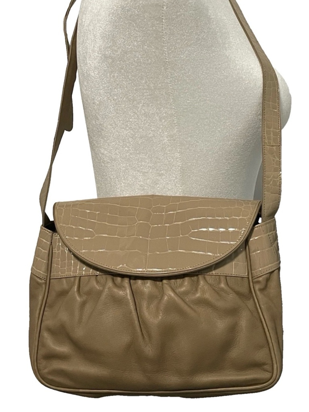 FENDI Bag Crossbody Y2K Beige Patent Leather Minimalist Quiet Luxury